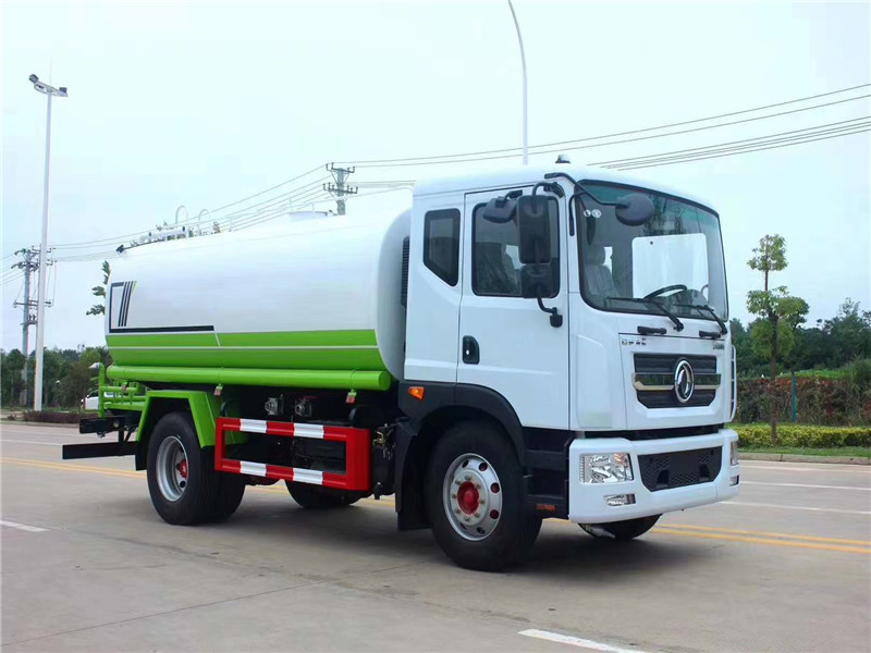 梅州多利卡洒水车新闻  喷洒车  抑尘车