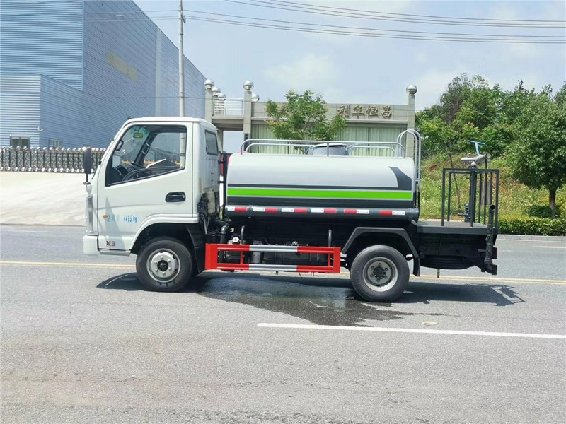 茂名洒水车厂家直发  喷洒车  抑尘车
