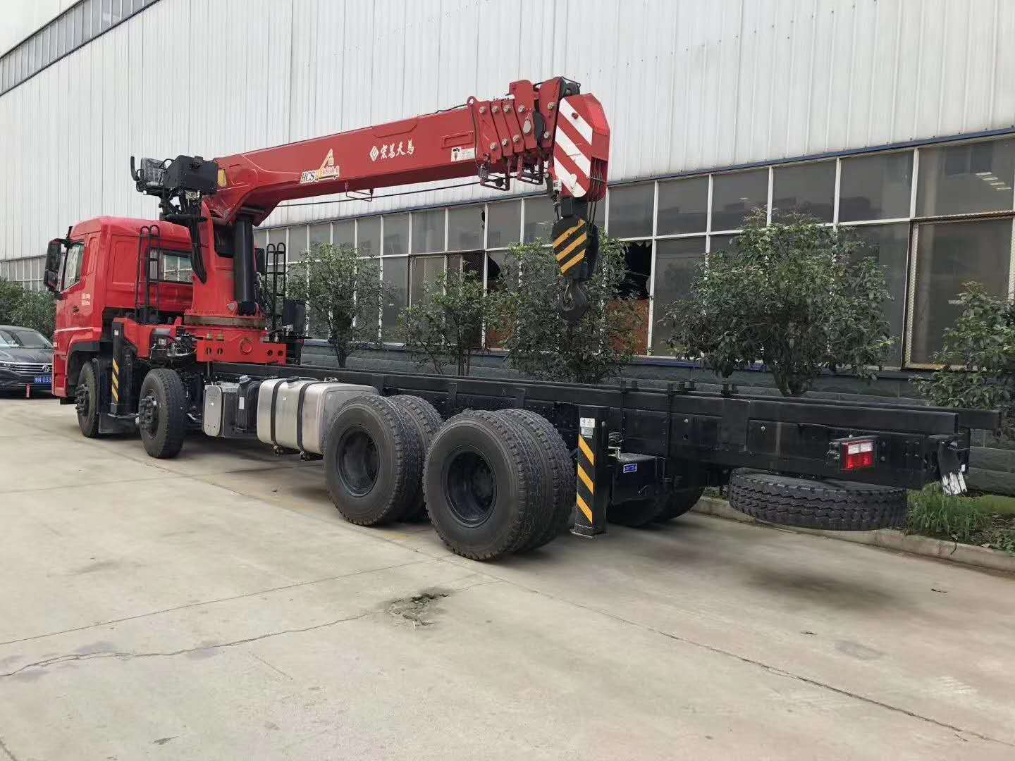 带吊机的清障车会是市场趋势  前四后八随车吊  16吨5节随车吊  大吨位随车吊