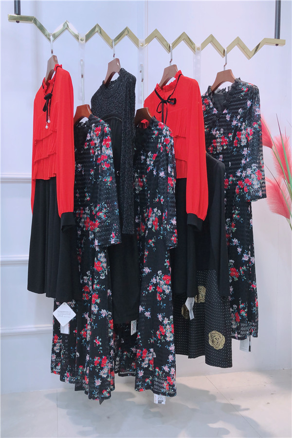 小香风品牌女装折扣尾货批发货源  品牌折扣女装  女装批发  广州莎奴服饰