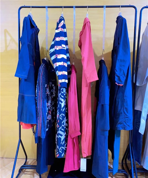 例格时尚品牌女装折扣尾货批发  品牌折扣女装  时尚女装  广州莎奴服饰