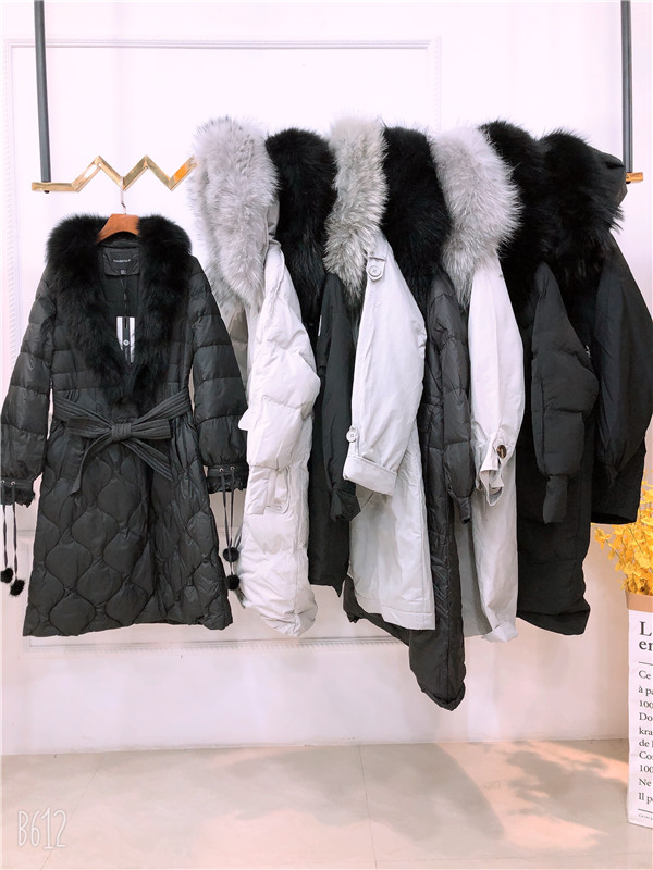 大山时尚品牌女装羽绒服尾货批发  品牌折扣女装  时尚女装  广州莎奴服饰