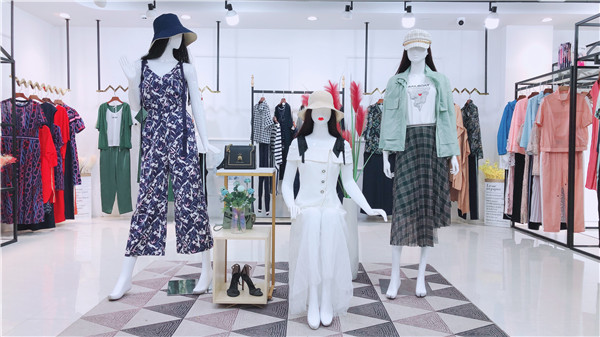 小香风品牌女装折扣尾货批发货源  品牌折扣女装  女装批发  广州莎奴服饰