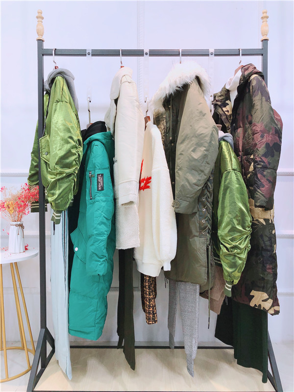 法尔莎.KATAS品牌女装折扣尾货批发  品牌折扣女装  广州莎奴服饰  冬季羽绒服