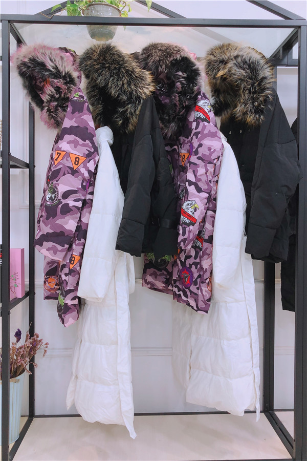 青像品牌女装专柜正品尾货  品牌折扣女装  女装尾货  广州莎奴服饰