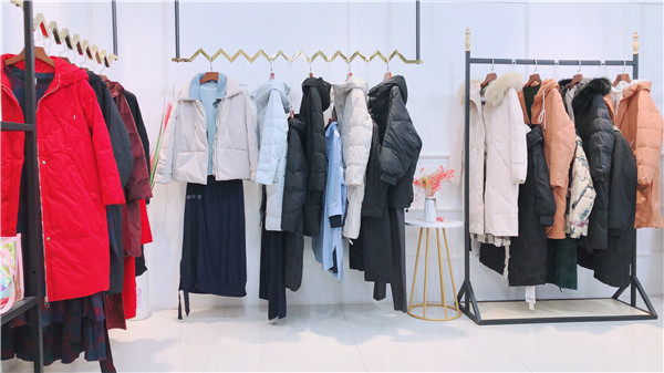 约布冬季品牌女装折扣尾货走份批发  品牌折扣女装  女装批发  广州莎奴服饰