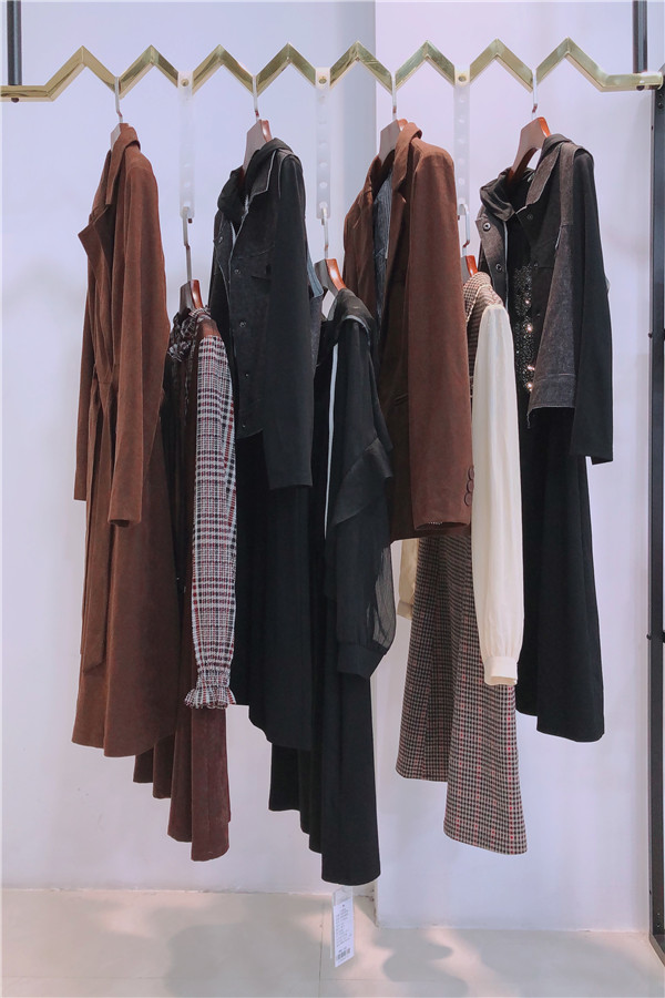 菲姿彩21春季品牌折扣女装尾货清仓  广州莎奴服饰