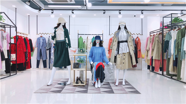 三彩春季时尚品牌折扣女装尾货清仓  女装尾货批发  广州莎奴服饰