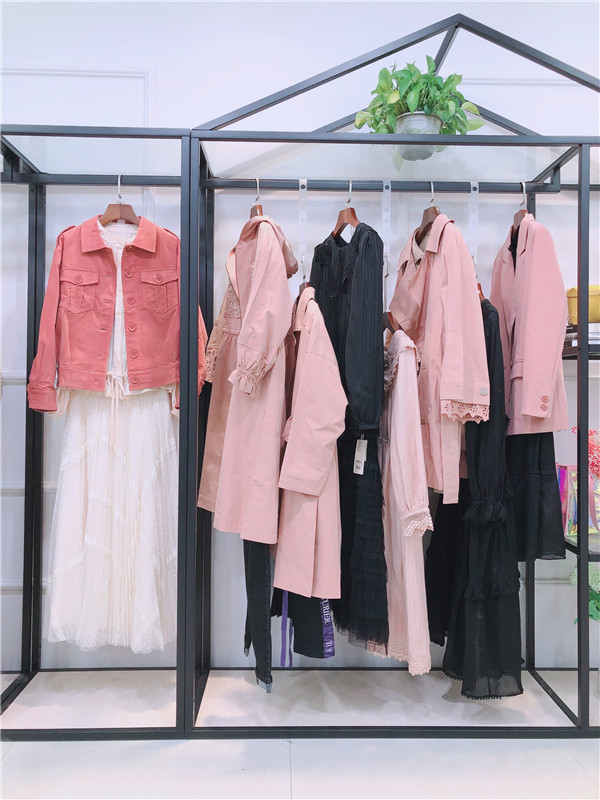 美诗缇品牌折扣女装尾货走份批发货源  女装批发  广州莎奴服饰