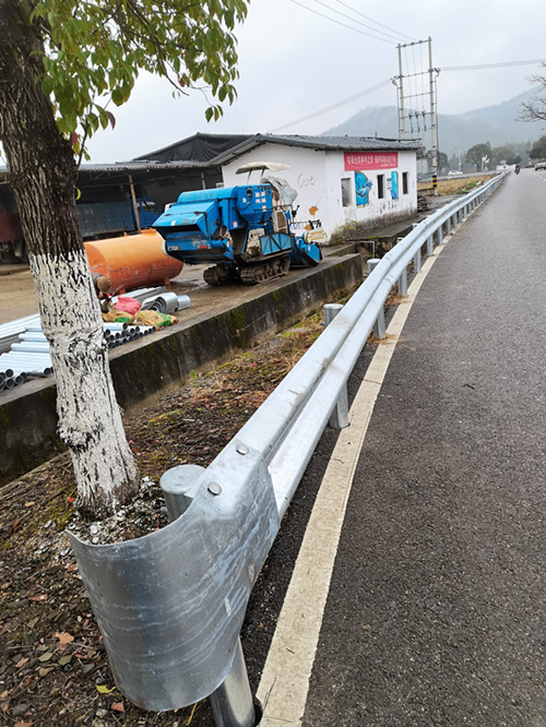 甘肃甘南波形梁护栏板厂家批量价  波形护栏板  三波护栏板