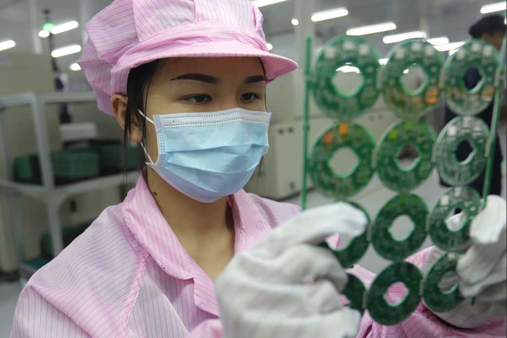 smt焊接贴片元器件和引线元器件的不同方式  smt贴片