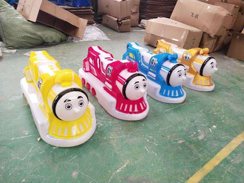亲子游乐广场摆摊儿童玩具车新款小飞机发光碰碰车