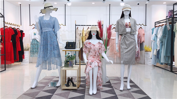 依目了然夏季时尚品牌女装专柜正品尾货  品牌折扣女装  女装批发  女装批发货源