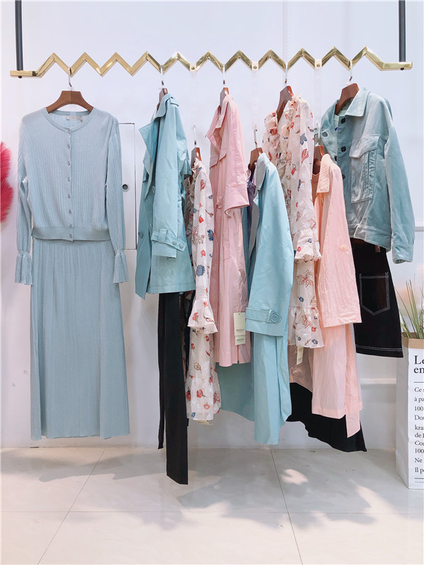 依桂瑗春季时尚潮流品牌女装尾货  品牌折扣女装  女装批发  广州莎奴服饰