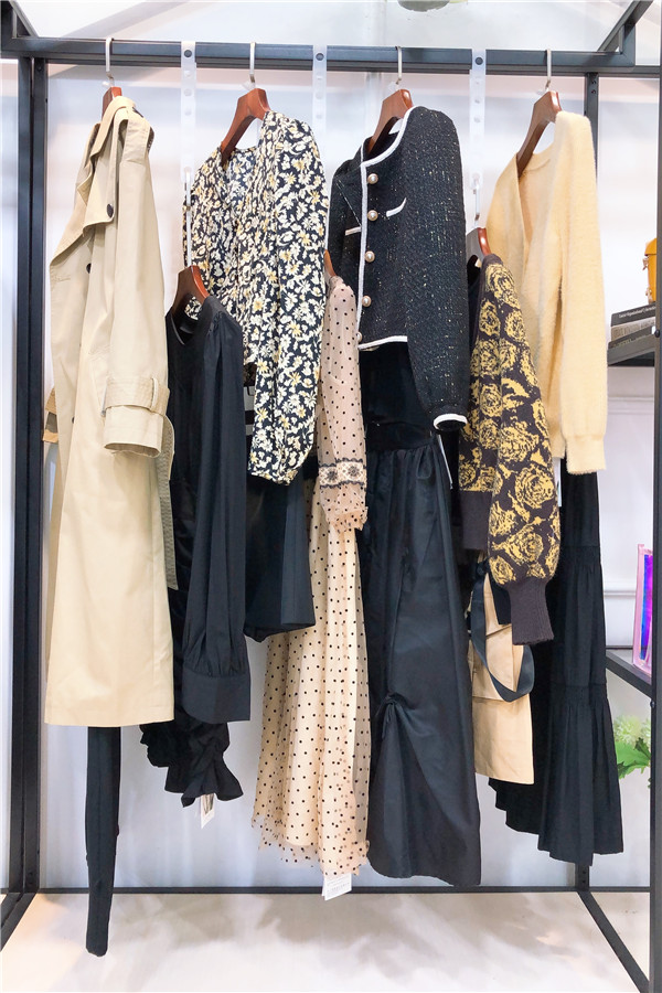 英伦佐熙春季品牌折扣女装尾货走份  广州莎奴服饰