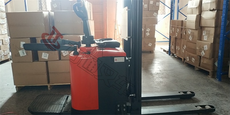 杭州力通叉车-托盘堆垛车（站驾式）  电动叉车  全电动堆高车