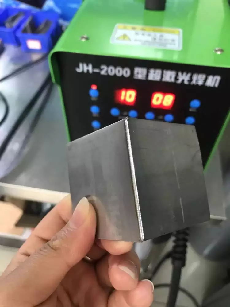 供应锐巨JH-2000修补超激光焊机-厂家直销  超激光冷焊机  精密补冷焊机