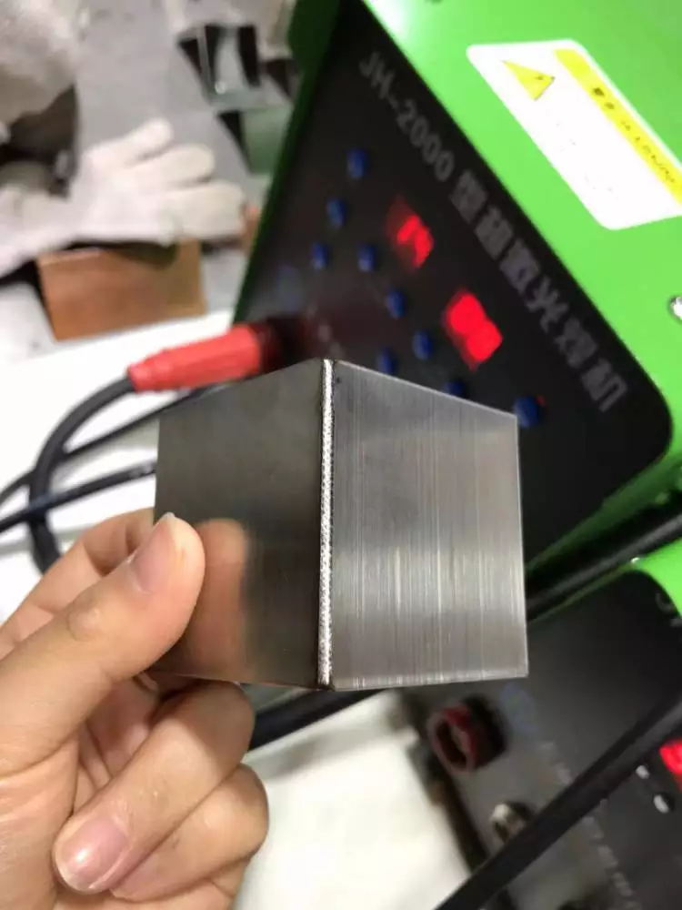 供应锐巨JH-2000修补超激光焊机-厂家直销  超激光冷焊机  精密补冷焊机