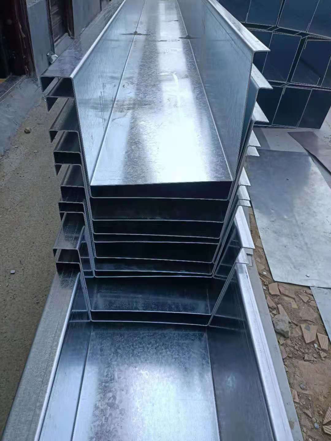 河南好的较好的彩钢岩棉厂家公司  彩钢板岩棉板净化板  不锈钢水槽，镀锌板  27米高空压瓦租赁