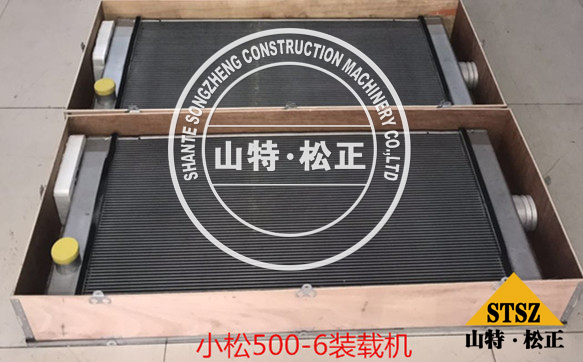 现货供应小松GD825平地机水箱235-03-11106