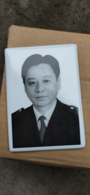 烤瓷好还是影雕好 烧瓷像片哪家好 烧瓷像片哪便宜  烧瓷像片定做  烧瓷像片制作厂家  烧瓷像片报价