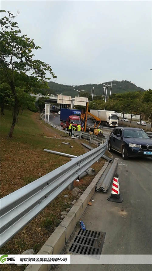 苏州波形护栏厂家-一级公路波形梁护栏