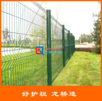 十堰围墙护栏网 十堰院墙围网 喷塑桃型柱护栏网 龙桥
