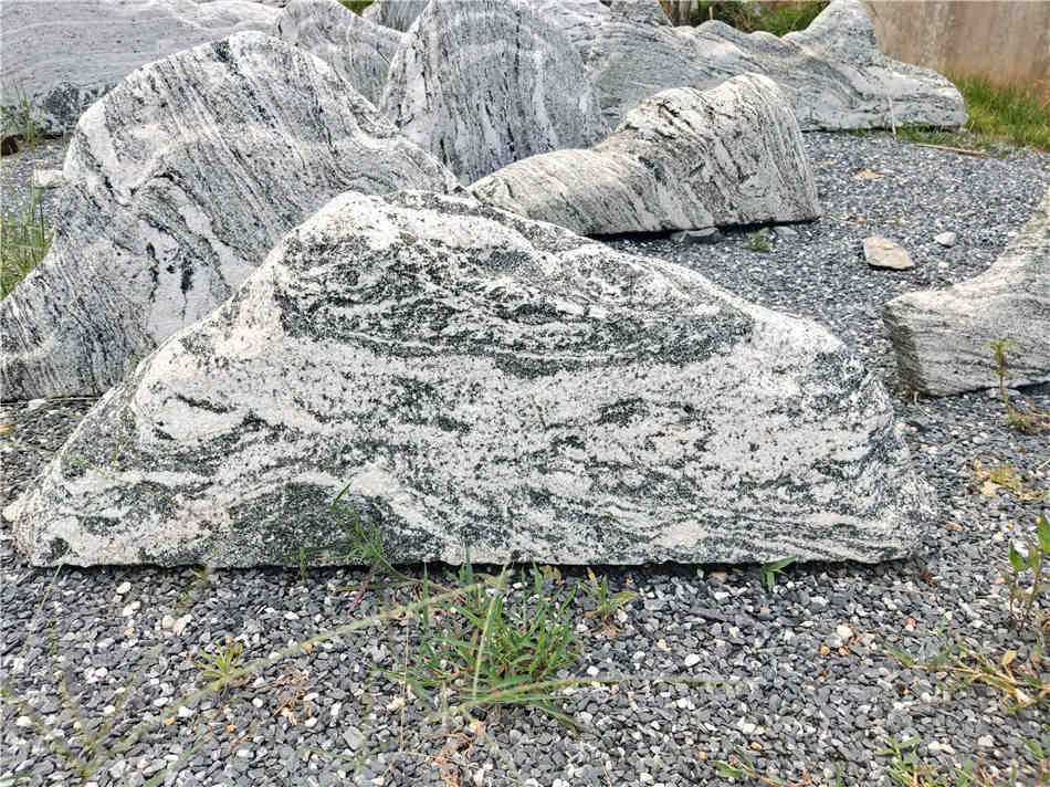 广东雪浪石异型加工定制切片石厂家批发  切片雪浪石  组合假山、草坪点缀  草地汀步、室内摆放石