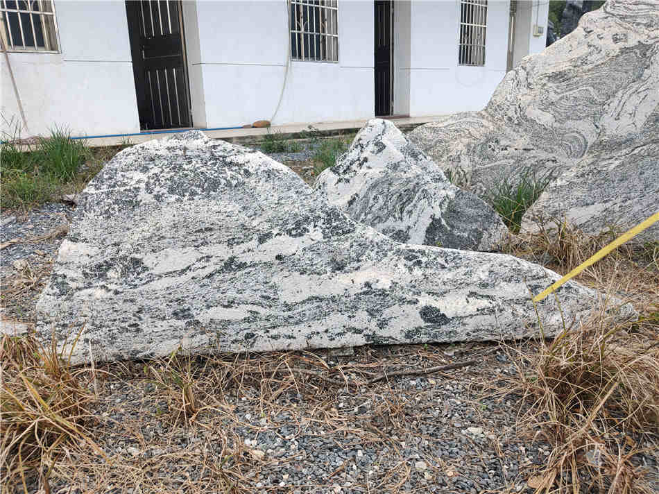 广东雪浪石异型加工定制切片石厂家批发  切片雪浪石  组合假山、草坪点缀  草地汀步、室内摆放石