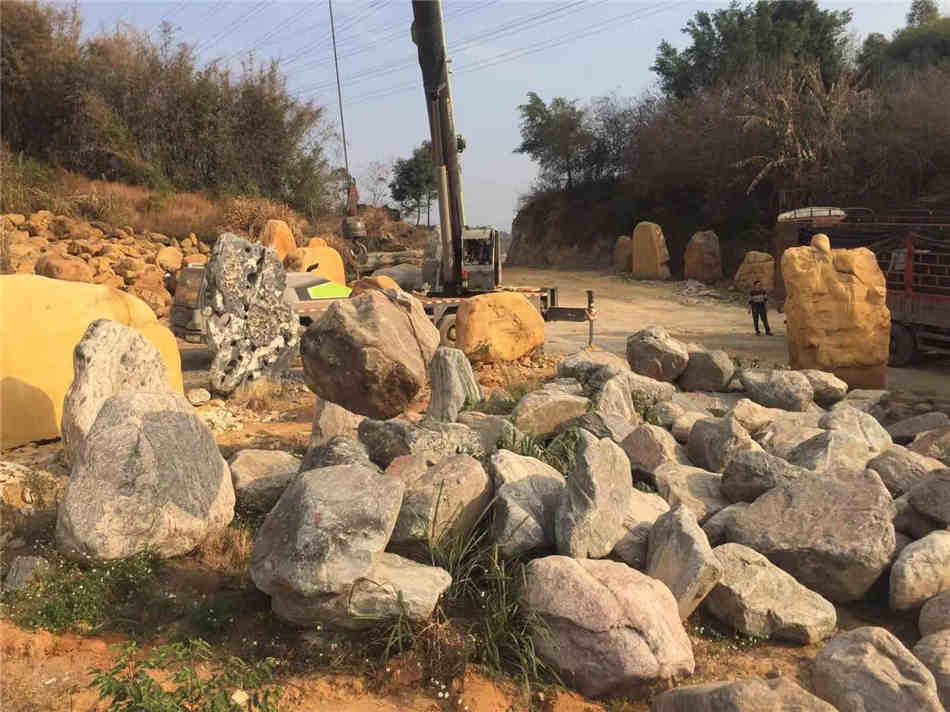 广东泰山石厂家园林景观绿化点缀石泰山石批发基地  吨位泰山石厂家  大型园林景观石  草坪点缀、假山制作