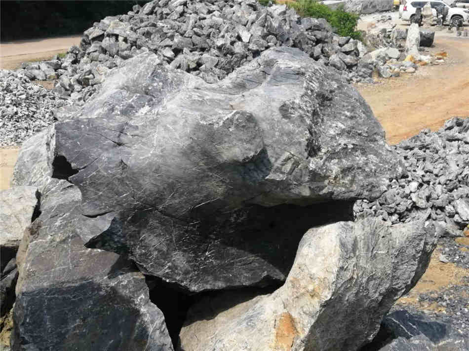广东天然黑山石日式枯水假山制作石厂家批发  黑山石厂家批发  大型园林景观石  草坪点缀、假山制作