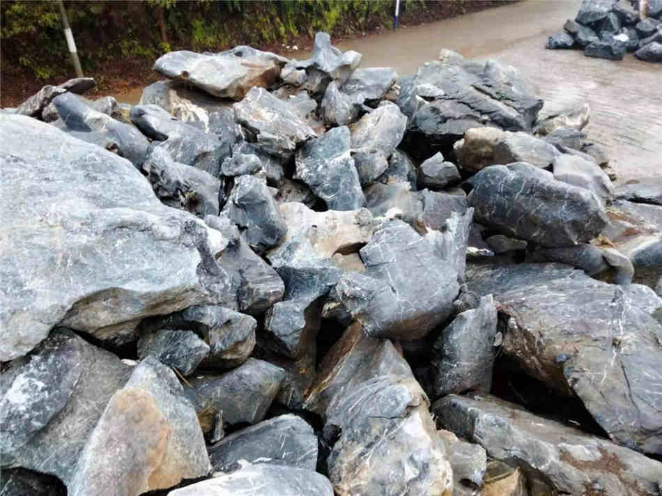 江西黑色太湖石窟窿石原产地天然庭院景观造景石  太湖石厂家批发  园林铺地、景观装饰  草坪点缀、假山制作