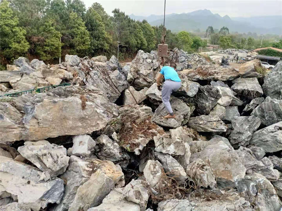 广东大英石天然山水假山石厂家直销  天然大英石  大型园林景观石  草坪点缀、假山制作