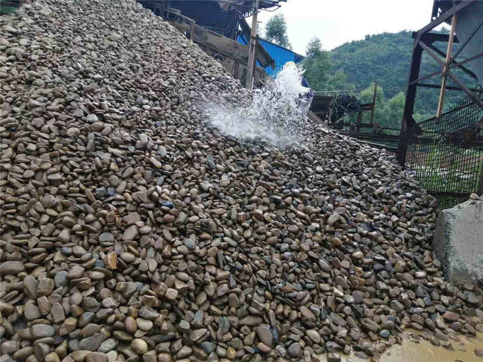 广东杂色鹅卵石天然石材公园庭院铺地石原产地供应  天然鹅卵石  变电站、发电厂  铺路、过滤、水池装饰