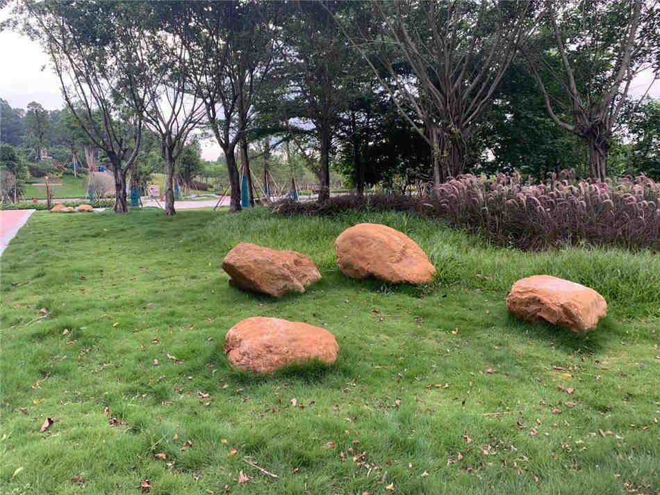 广东大型吨位草坪点缀石黄蜡石原产地批发  吨位黄蜡石  大型园林景观石  草坪点缀、假山制作