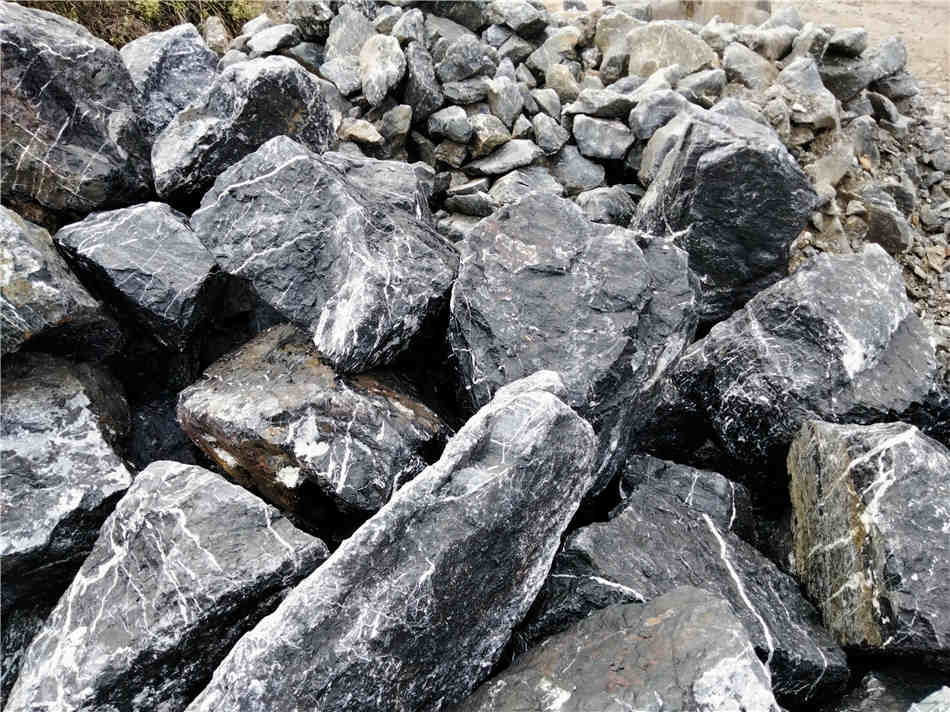 广东黑山石厂家 黑山石原石批发 天然园林景观石厂家直销  黑山石厂家批发  大型园林景观石  草坪点缀、假山制作