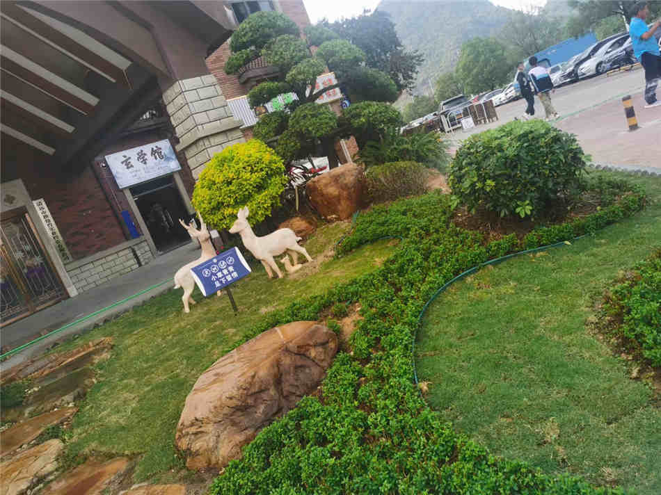 广东自然风景石黄蜡石原石厂家大量现货供应  黄蜡石原石批发  园林铺地、景观装饰  草坪点缀、假山制作