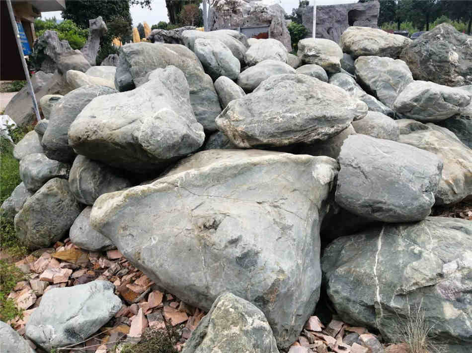 广东太湖石黑色原石 园林景观石太湖石厂家大量现货供应  太湖石厂家批发  大型园林景观石  草坪点缀、假山制作