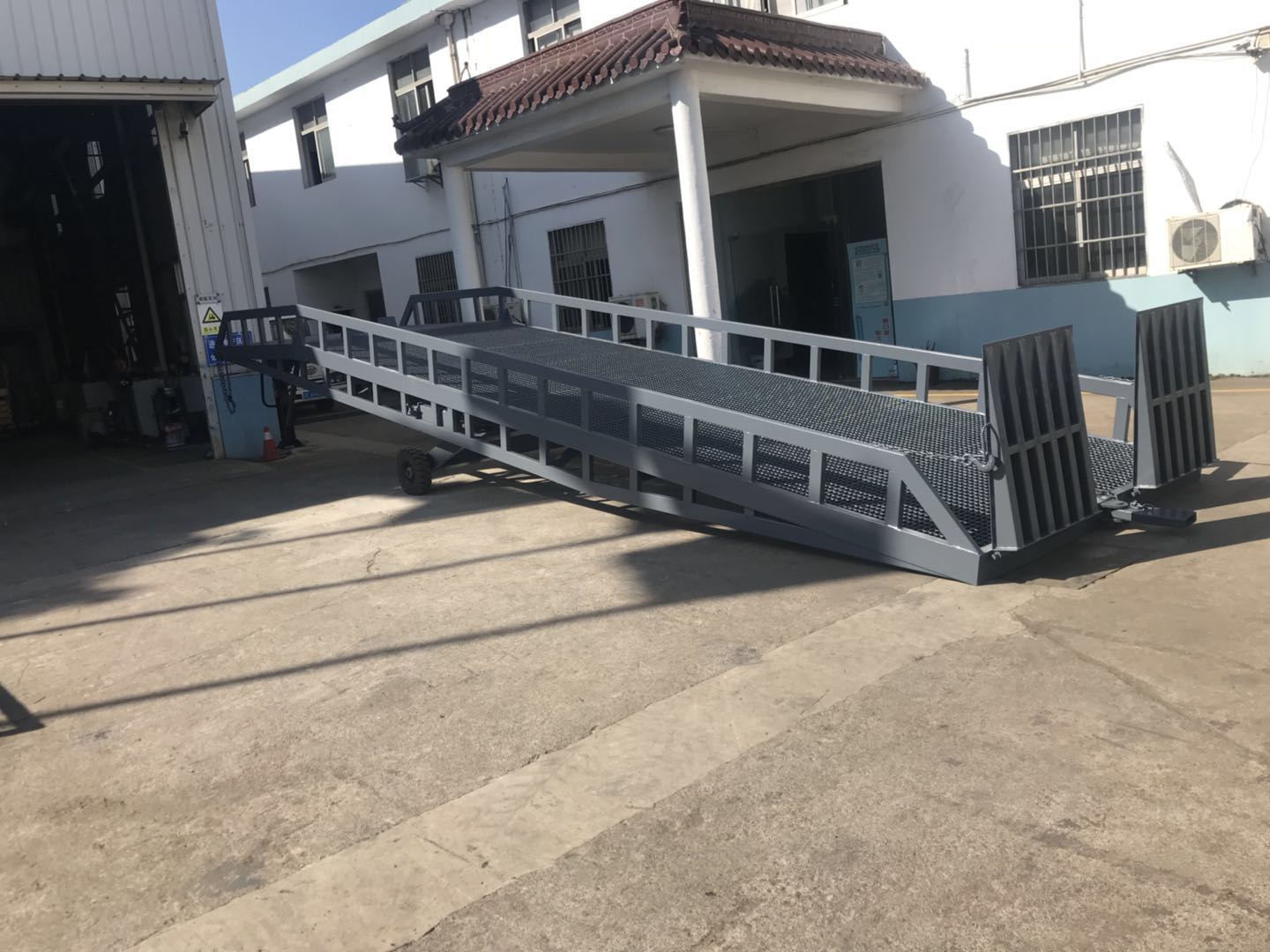 非标定制各类升降平台  登车桥  剪叉式