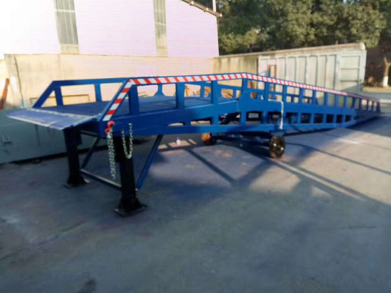 供应生产-移动式液压登车桥-杭州力通  移动式登车桥  升降作业平台