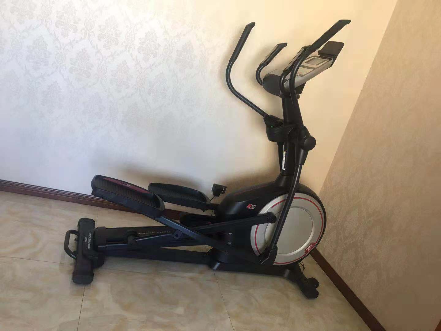 低价出售爱康PFEVEL69716椭圆机