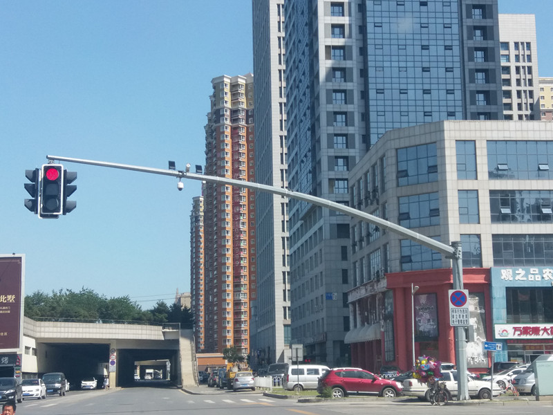 吉林信号灯杆，框架信号灯杆，信号灯——圣泽丰交通设施  单悬臂信号灯杆