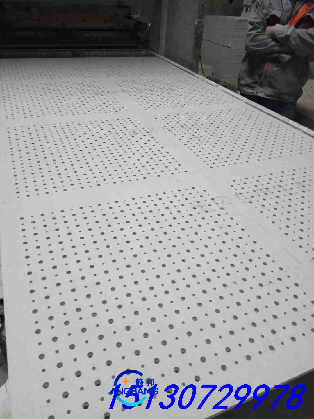 600*60mm机房穿孔石膏板无缝拼接  穿孔硅酸钙板  复合吸音板