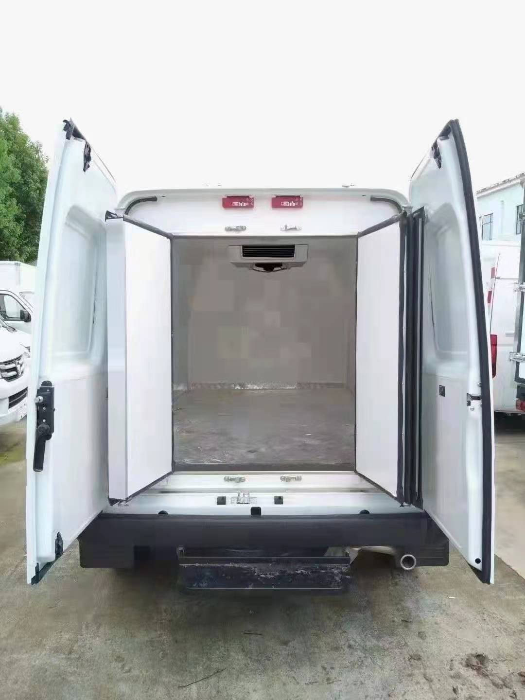 江铃特顺面包冷藏车