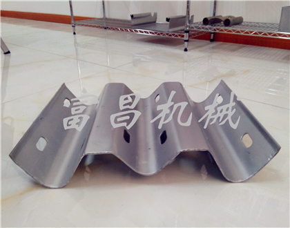护栏板生产一体化设备&nbsp;&nbsp;护栏板生产设备&nbsp;&nbsp;钢跳板生产设备&nbsp;&nbsp;流水线一体化设备