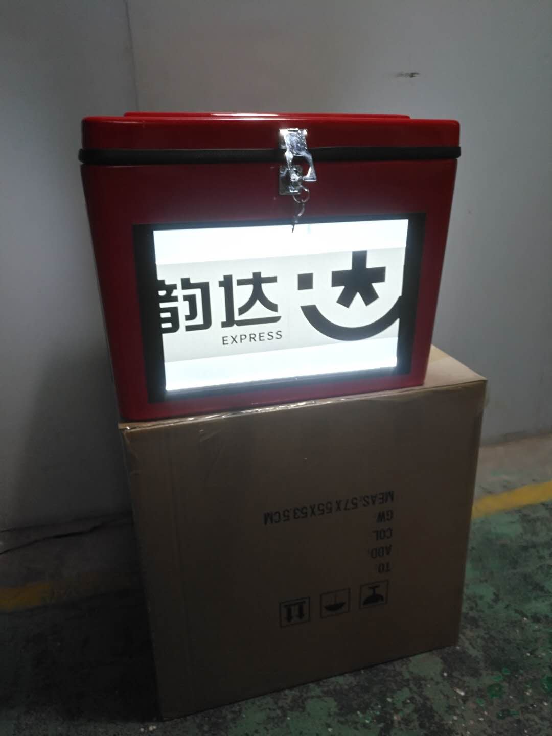 供应免费流动广告箱外送箱外卖箱配送箱储物箱