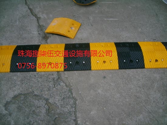珠海捌柒伍道路道路交通设施工程施工防撞设施安装  珠海道路热熔标线  珠海道路交通设施  珠海停车场标线