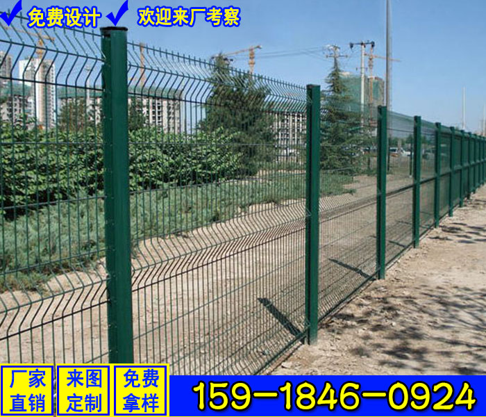 低碳钢丝铁丝网 户外折弯桃型柱护栏网 江门绿化带隔离栅