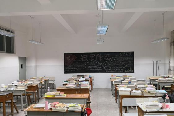 河南教室照明LED护眼灯中小学校教育黑板灯生产厂家  河南教室照明护眼灯  河南中小学校护眼灯  河南教室照明黑板灯