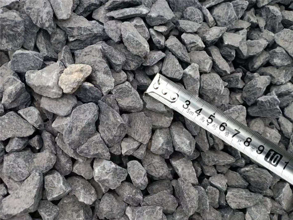 地基铺路破碎石原产地 别墅庭院公园装饰石材厂家批发  砾石原产地  黑色砾石厂家  砾石破碎石材
